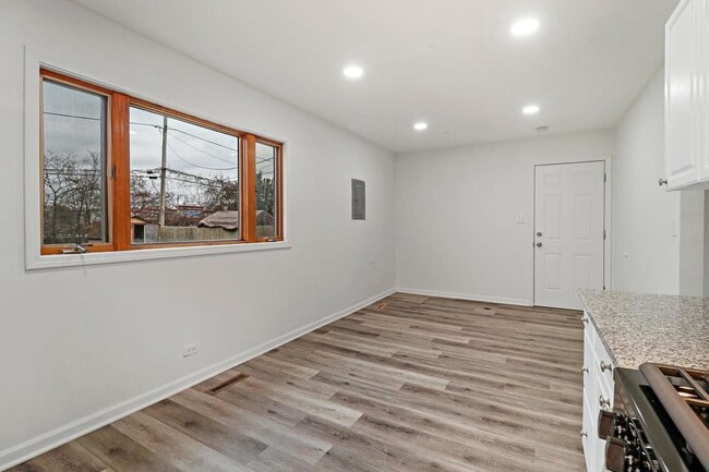 Building Photo - 1180 Larkdale Row