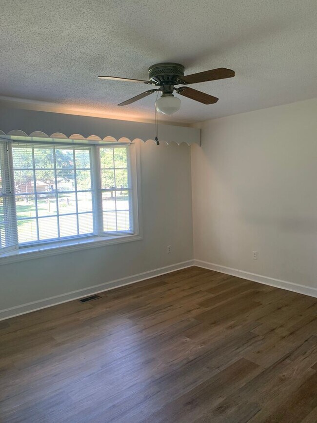 Building Photo - NE RALEIGH 3 BEDROOM BRICK RANCH HOME-