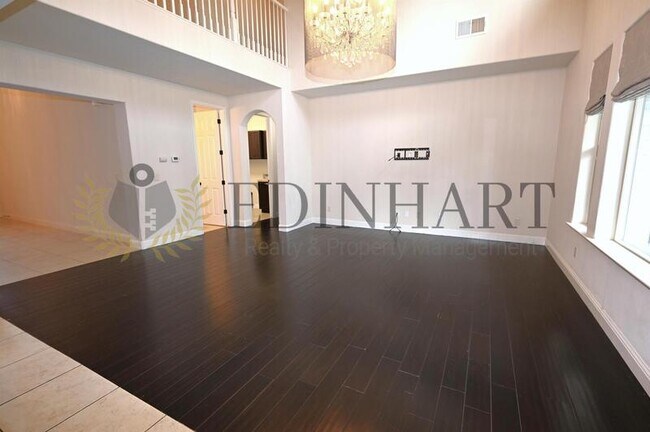 Building Photo - 11348 N Via Ventana Way