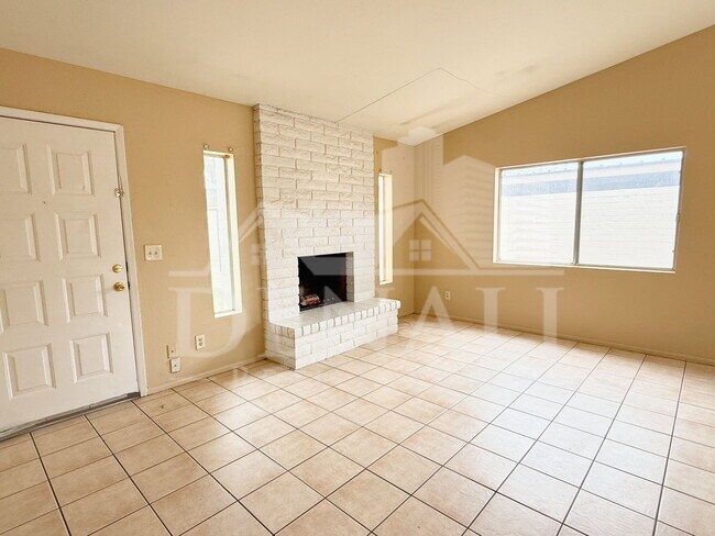 Building Photo - 1028 W Malibu Dr