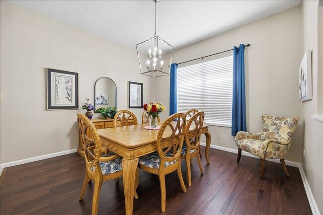 Building Photo - 722 Brighton Dr