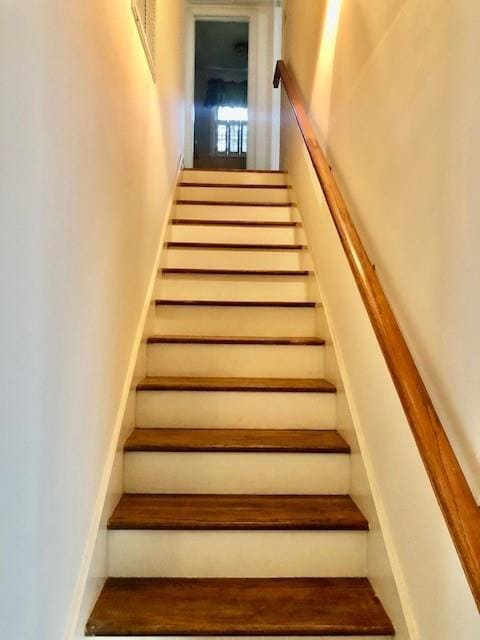 Building Photo - 11 S Monterey St