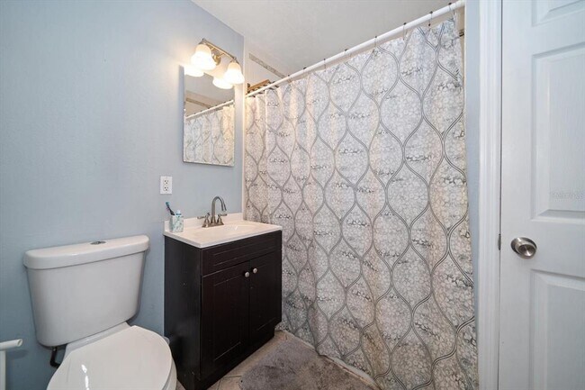 Building Photo - 908 S Palm Dr SW