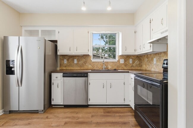 Building Photo - 515 Chesterfield Ave