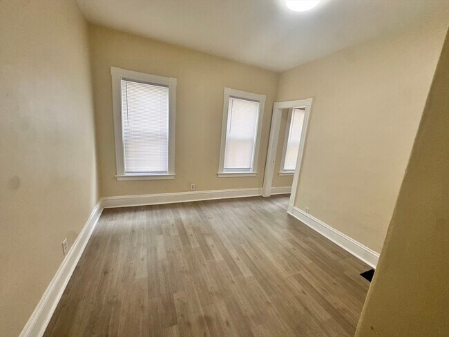 Building Photo - 132 Vernal St