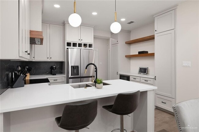 Building Photo - 16 Diamond Head Ave