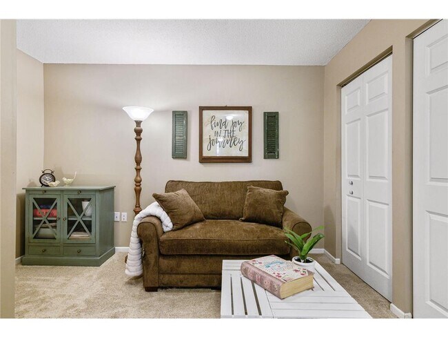 Building Photo - 680 N 2nd St