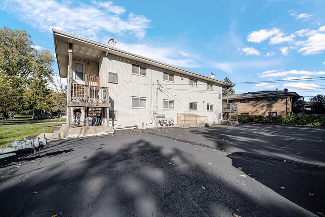 Building Photo - 31 Wellington Ave