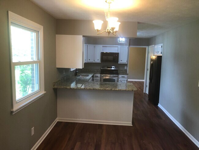 Building Photo - 3900 Sundart Dr