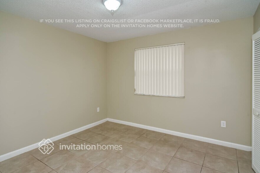 Building Photo - 1121 NW 129th Pl