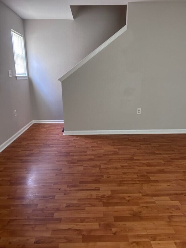 Building Photo - Stunning 4 Bedroom Home in Coulwood East Community