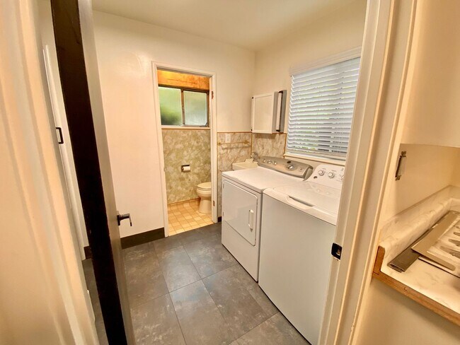 Building Photo - Recently Remodeled 3BD/2BA Southside Downt...