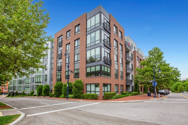 Building Photo - 145 Riverhaven Dr