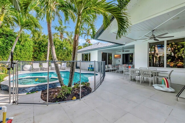 Building Photo - 5747 Paddington Way