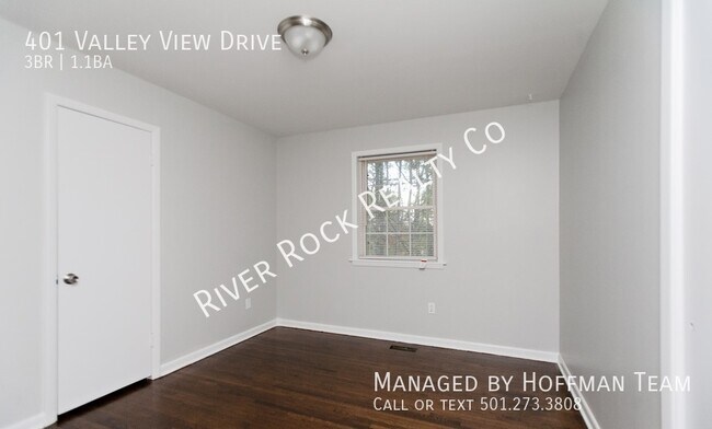 Building Photo - 401 Valley View Dr