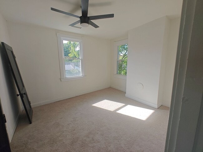 Building Photo - 3 bedroom home at Garland and S Sheppard