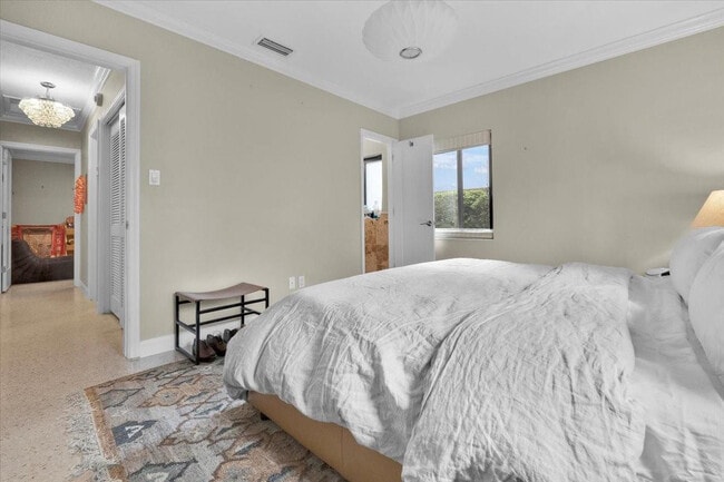 Building Photo - 426 NE 8th Ave