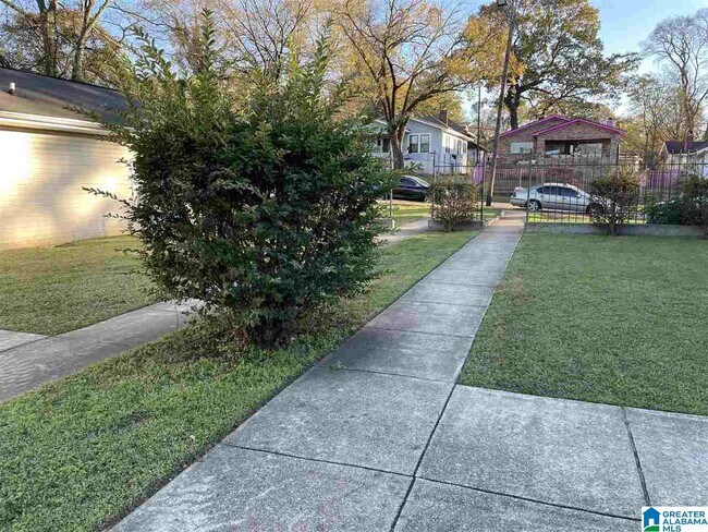 Primary Photo - 3420 17th Ave N
