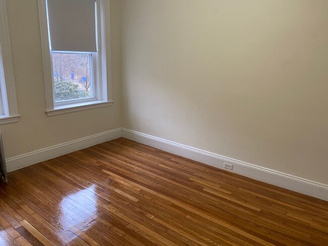 Building Photo - Nicely renovated 1 bed near the heart of Fenway!