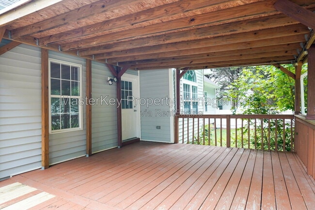 Building Photo - 1008 Knighthood Ln