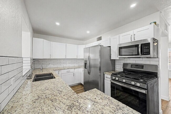 Building Photo - 3519 W Orchid Ln