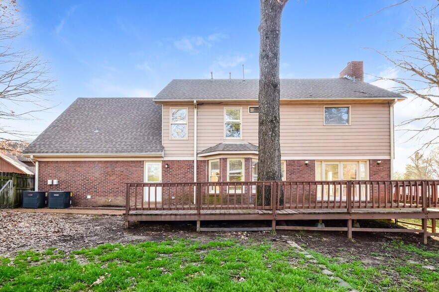 Building Photo - 2703 Misty Woods Cove N