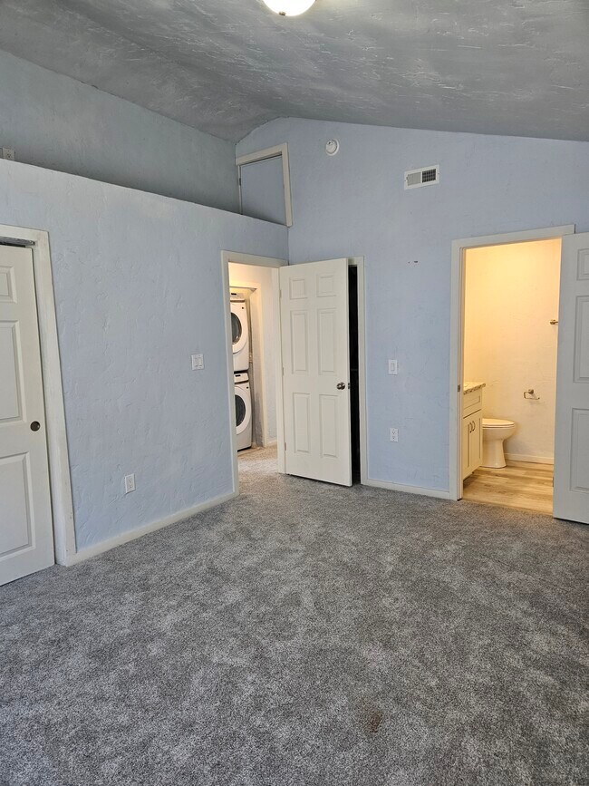 Building Photo - 2320 3rd St S