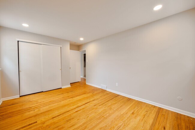 Building Photo - 12526 Biscayne Dr