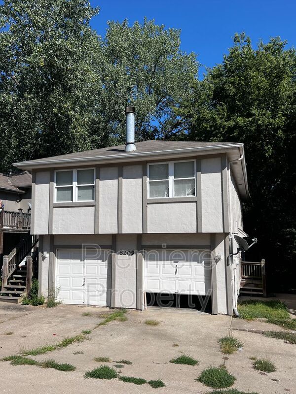 Primary Photo - 8209 N Everton Ave