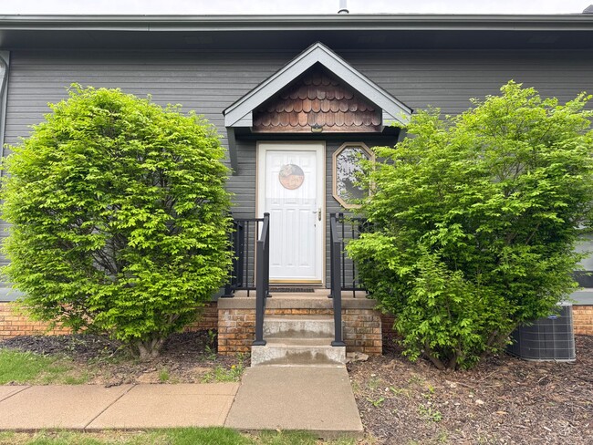 Building Photo - Spacious Corner Townhome with Private Yard...