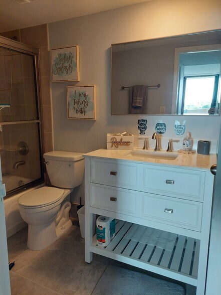 Building Photo - 1830 Embassy Dr