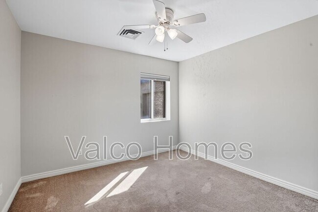 Building Photo - 6326 N 14th Pl