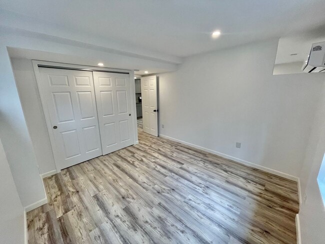 Building Photo - 45 65th Pl