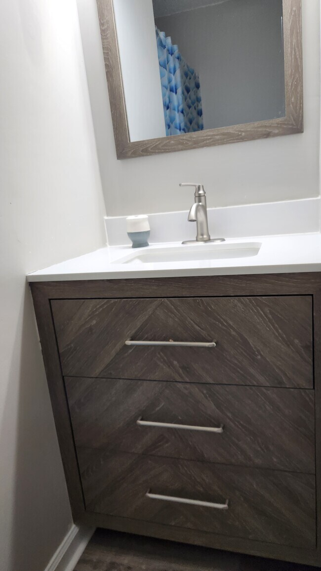 Building Photo - 614 3rd Ave S