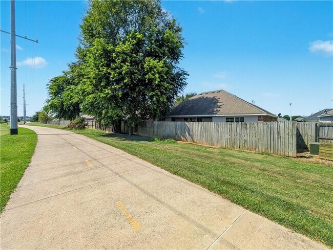 Building Photo - 6011 S 36th St