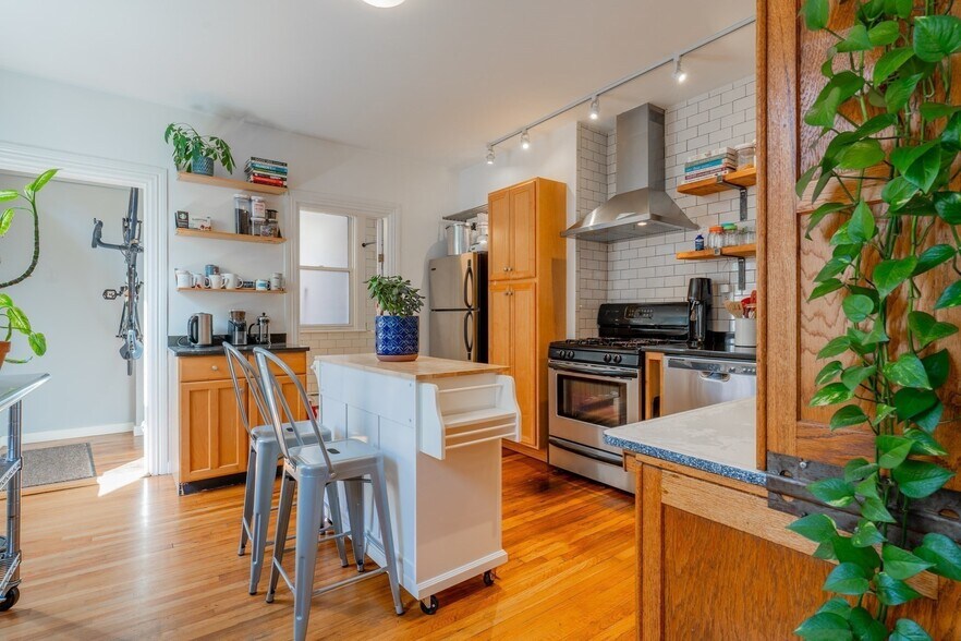 Primary Photo - 77 Columbus Ave