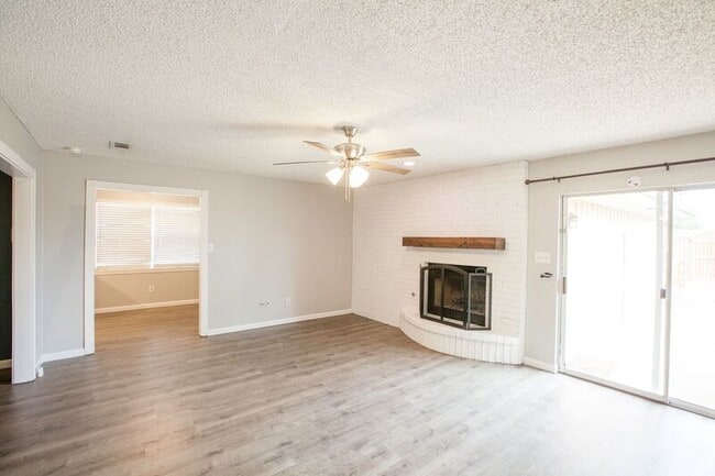 Building Photo - 1535 Rocky Point Dr