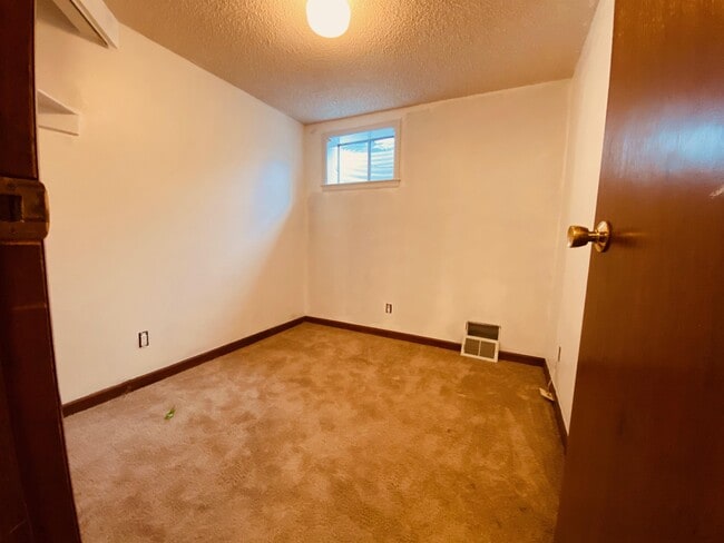 Building Photo - 10860 Utica Ct