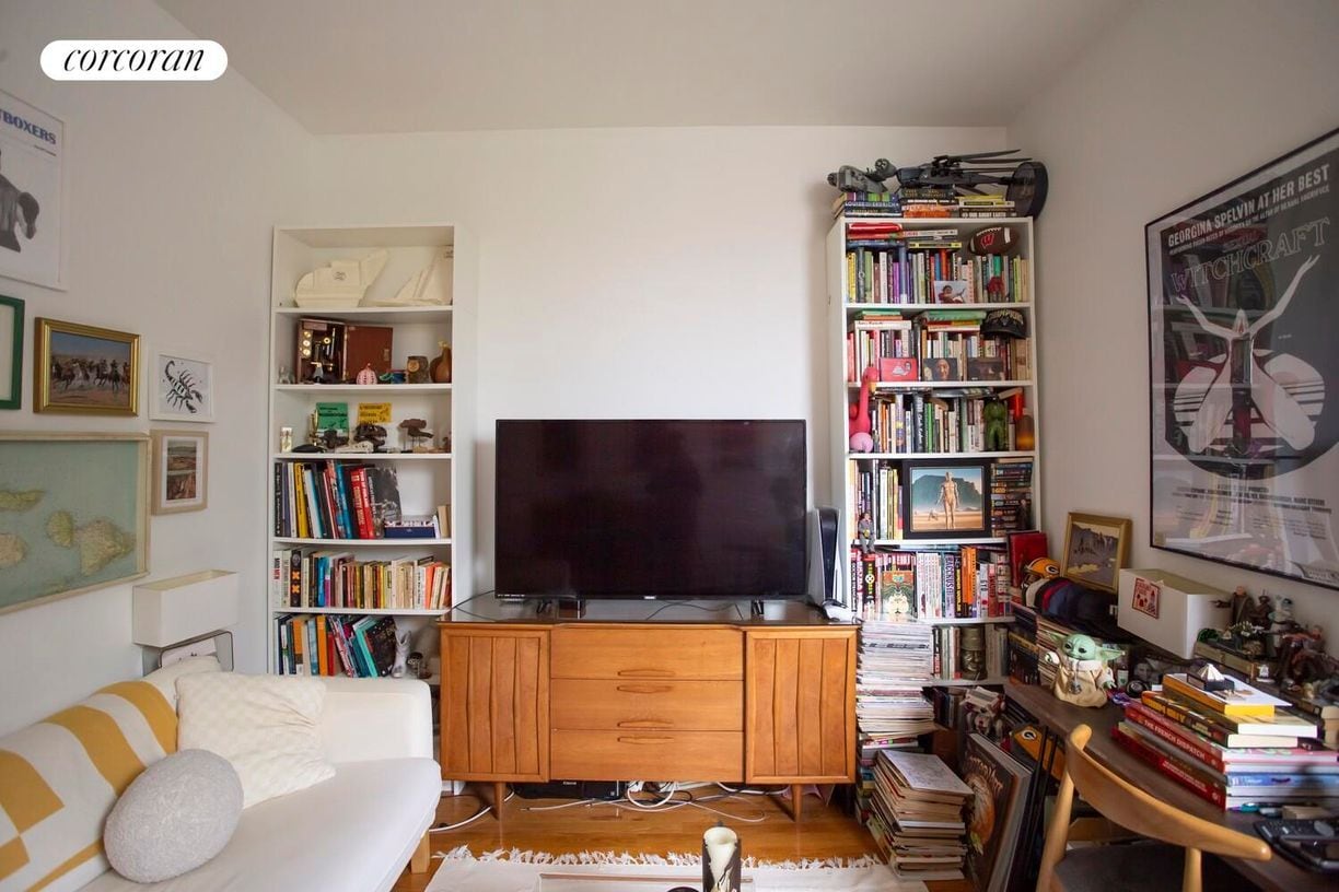 Building Photo - 194 Vernon Ave