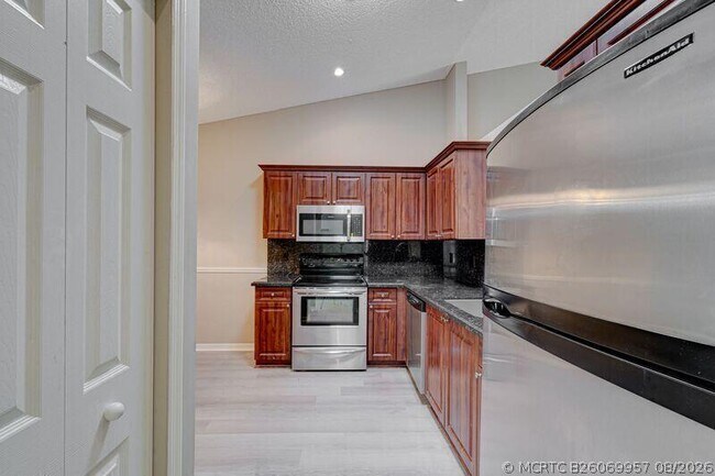 Building Photo - 6183 Floral Lakes Dr