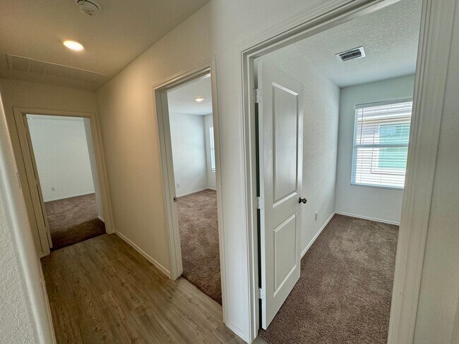 Building Photo - Modern 4-Bedroom Home with Community Pool ...