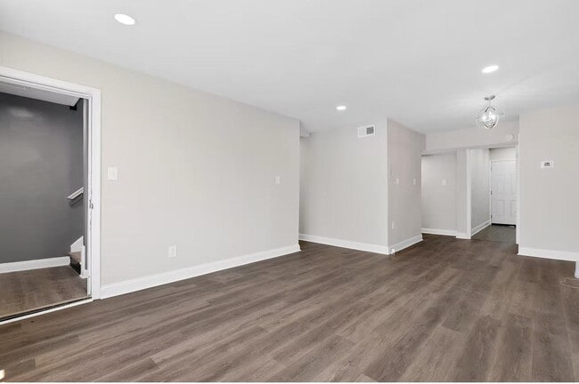 Building Photo - 47 Galveston Pl SW