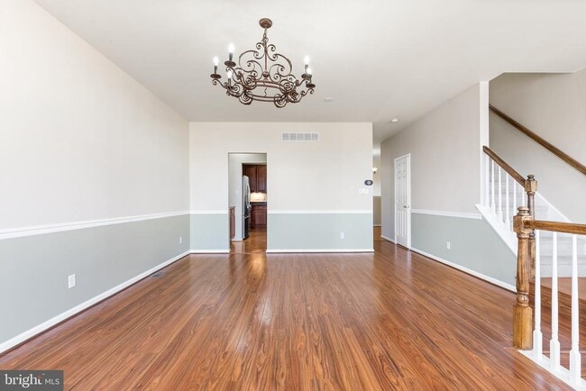 Building Photo - 271 Yorktown Ct