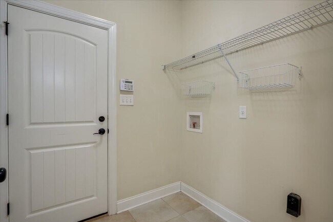 Building Photo - 4122 Chastain Dr