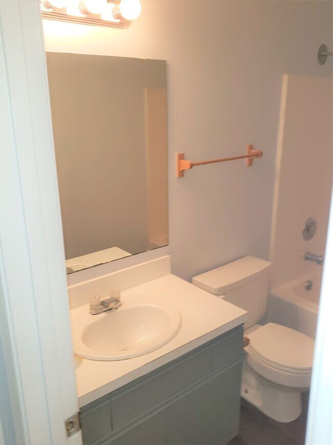 Building Photo - CANDLEWYCK