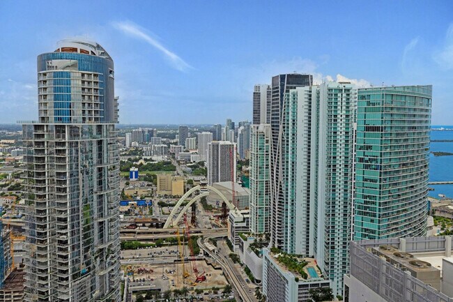 Building Photo - 601 NE 1st Ave