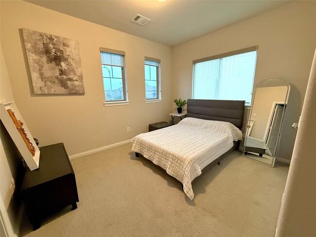 Building Photo - 15782 Cairnwell Bend Dr