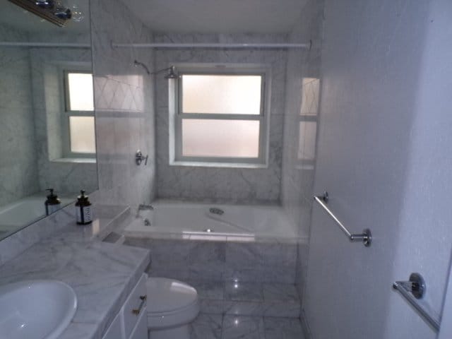 Building Photo - Great Southwest Location - 3 Bedroom - 2 Bathroom (58RO)