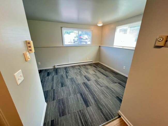Building Photo - 520 S Andre St