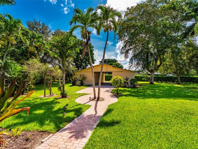 Building Photo - 6556 NW 87th Ave